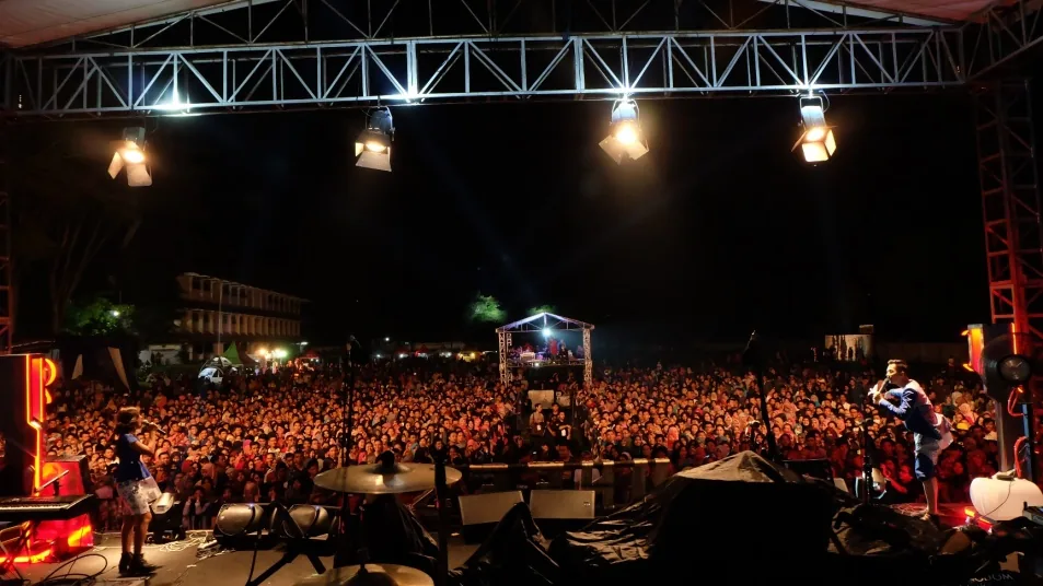 Arsip panggung konser Kingdom